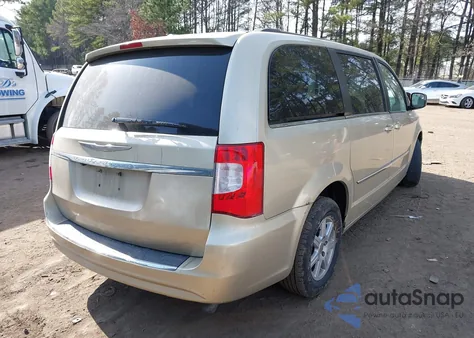 2011 Chrysler Town & Country Touring z USA, uszkodzony, nr VIN 2A4RR5DG2BR780023
